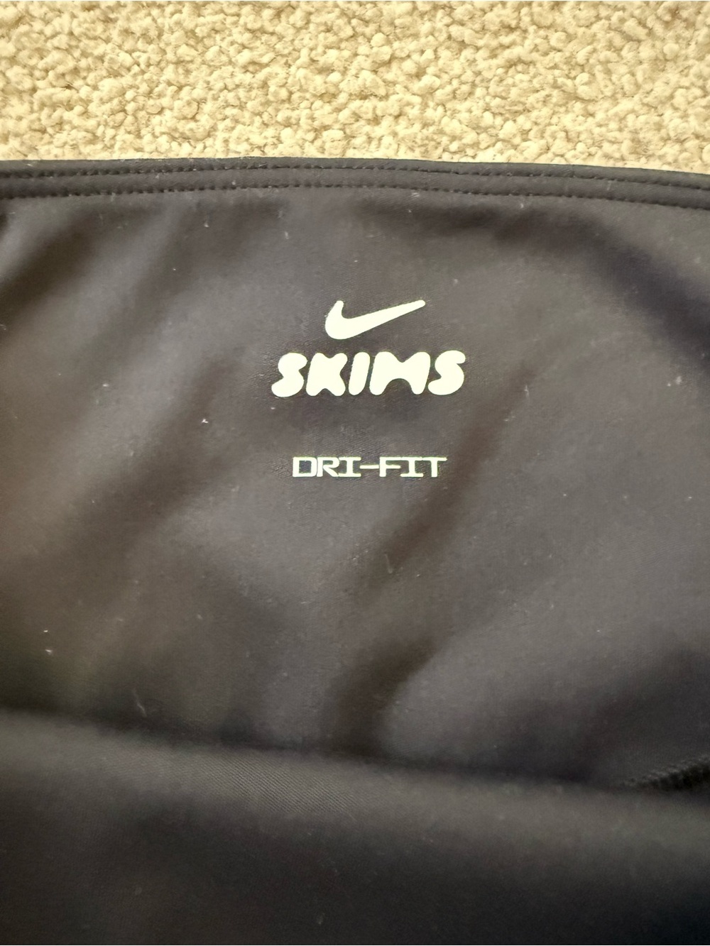 NWT! Nike Skims Matte Legging and Scoop Neck Bra Set Size M - Picture 3 of 6